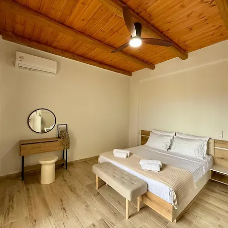 펜션 Aristea Seaside Retreat With Private Pool *